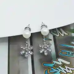 Серебряный серьги гвоздики с цветком