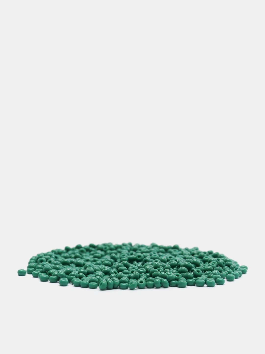 Зеленый чешский бисер Preciosa 10/0, Natural opaque (10, 50 грамм)