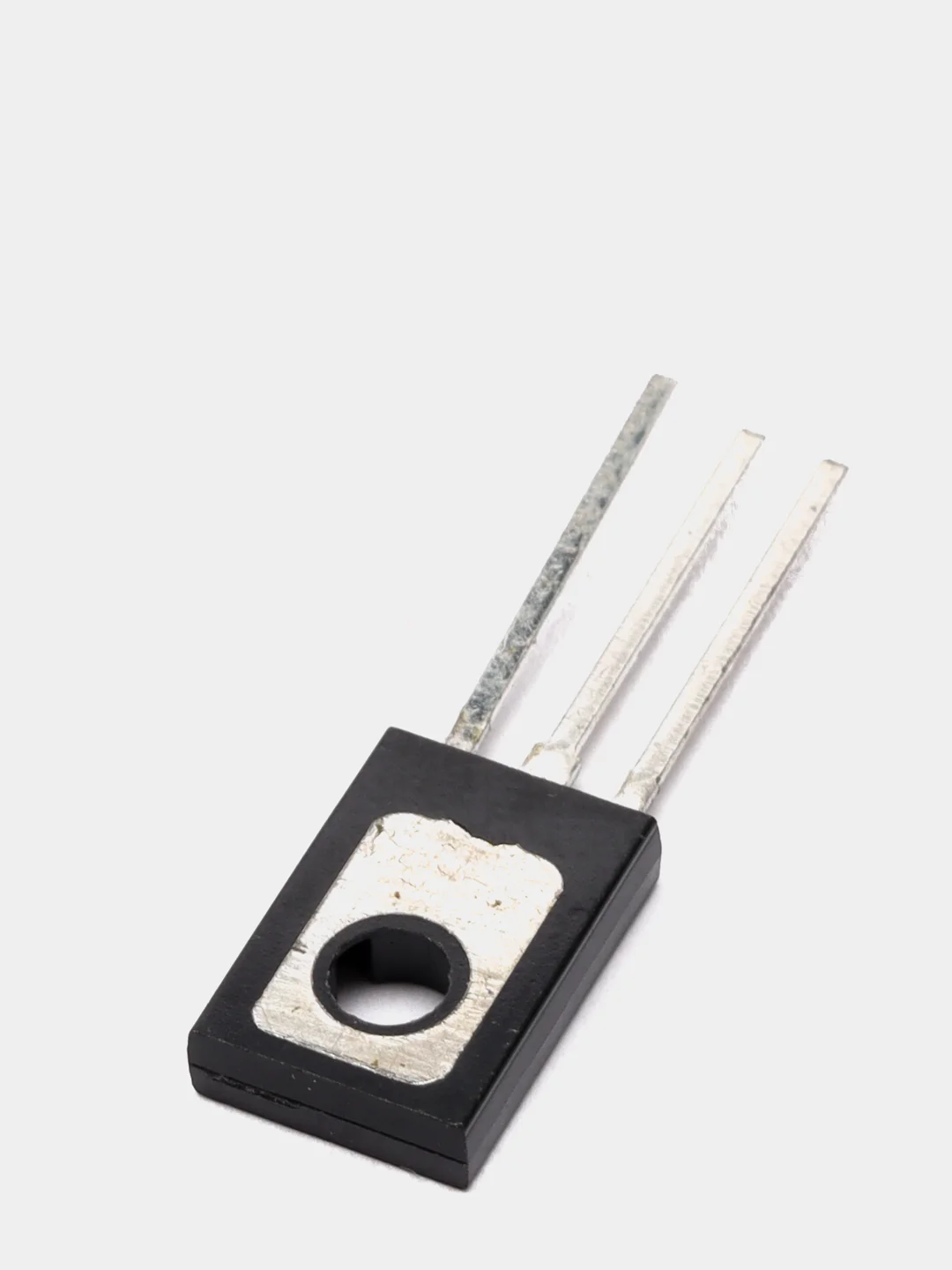 20 штук Транзистор BD135 (КТ815Б) (NPN 45V 1.5A 25.5W) TO-126