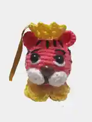Кораллово-розовый вязаные  игрушки Тигренок