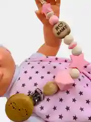 Пастельно-коралловый держатель для соски Знак созвездия "Скорпион"