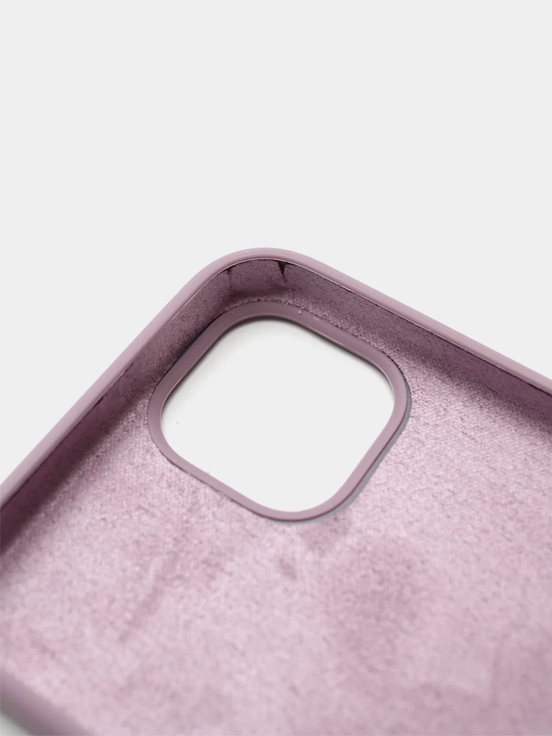 Сиреневый чехол Silicone Case для iPhone 13 с закрытым низом
