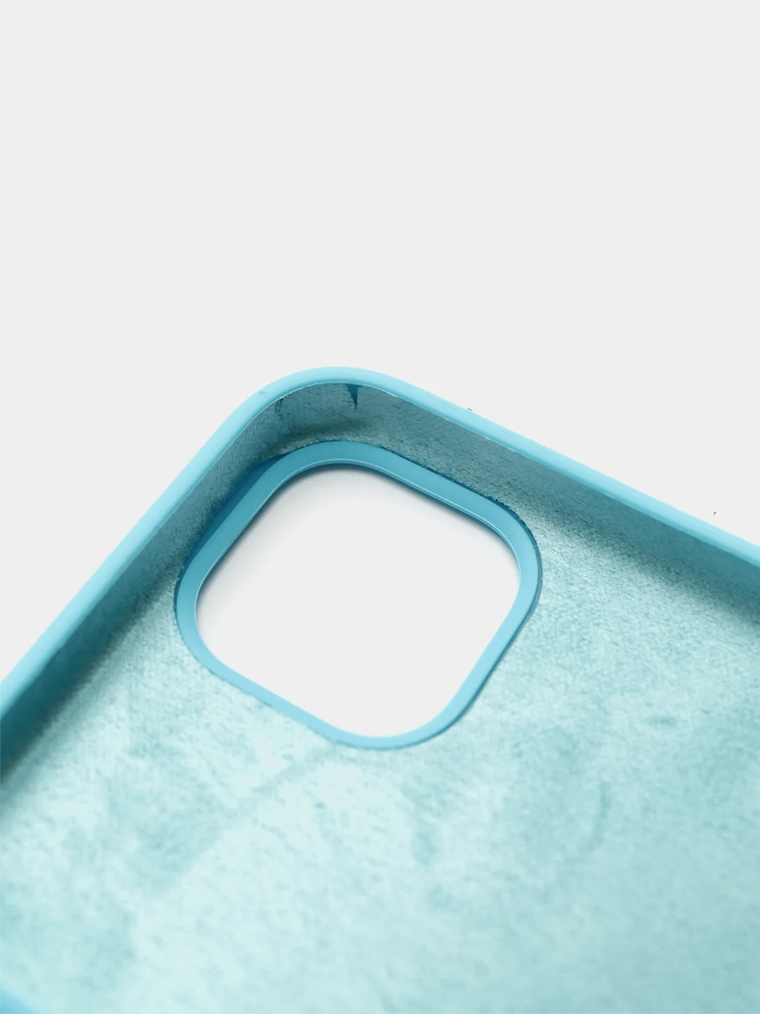 Голубой чехол Silicone Case для iPhone 13 с закрытым низом
