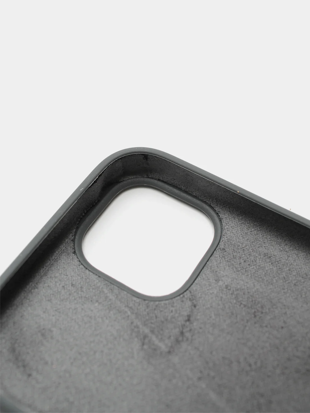 Тёмно-серый чехол Silicone Case для iPhone 13 с закрытым низом