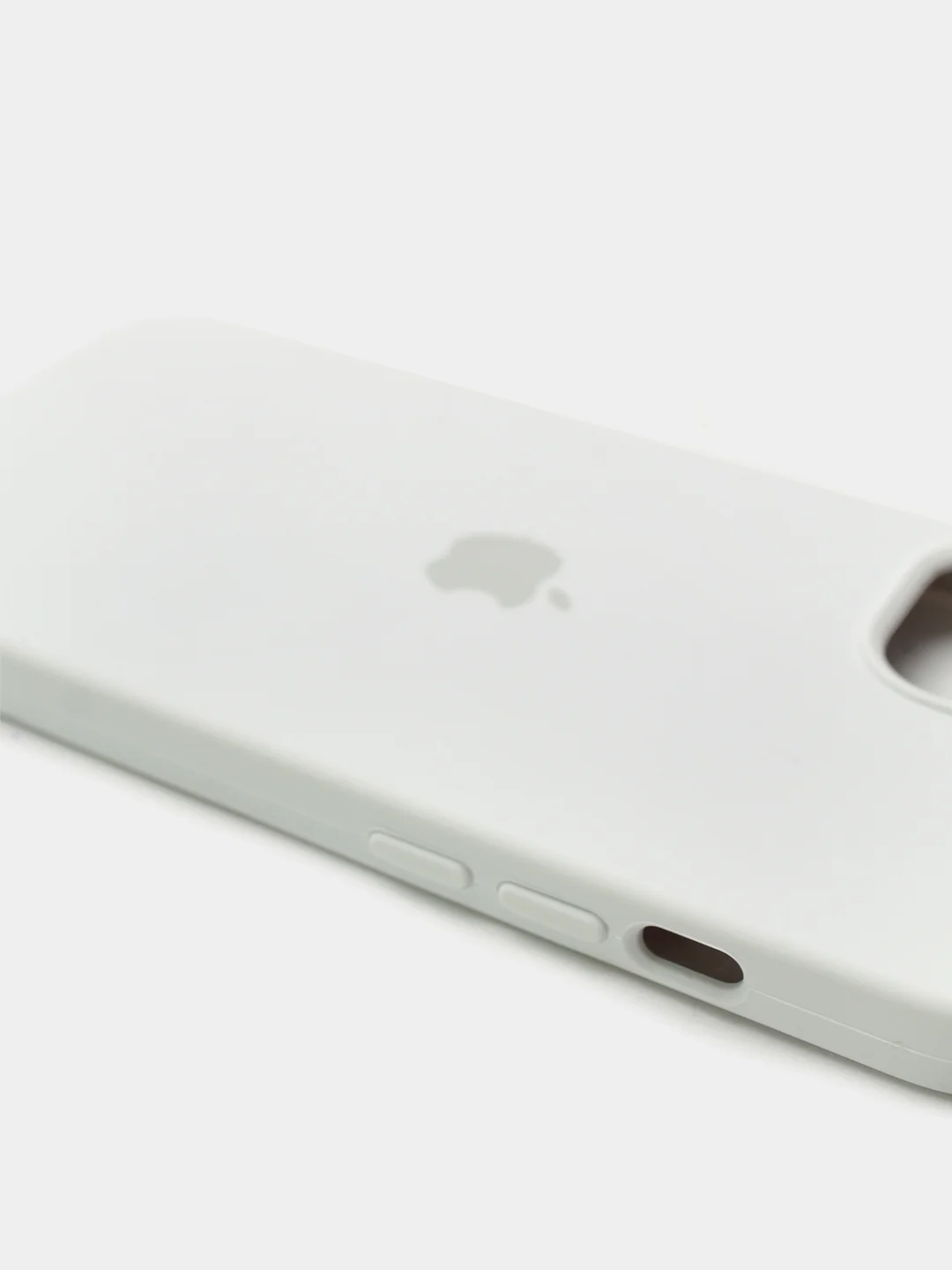 Белый чехол Silicone Case для iPhone 13 с закрытым низом