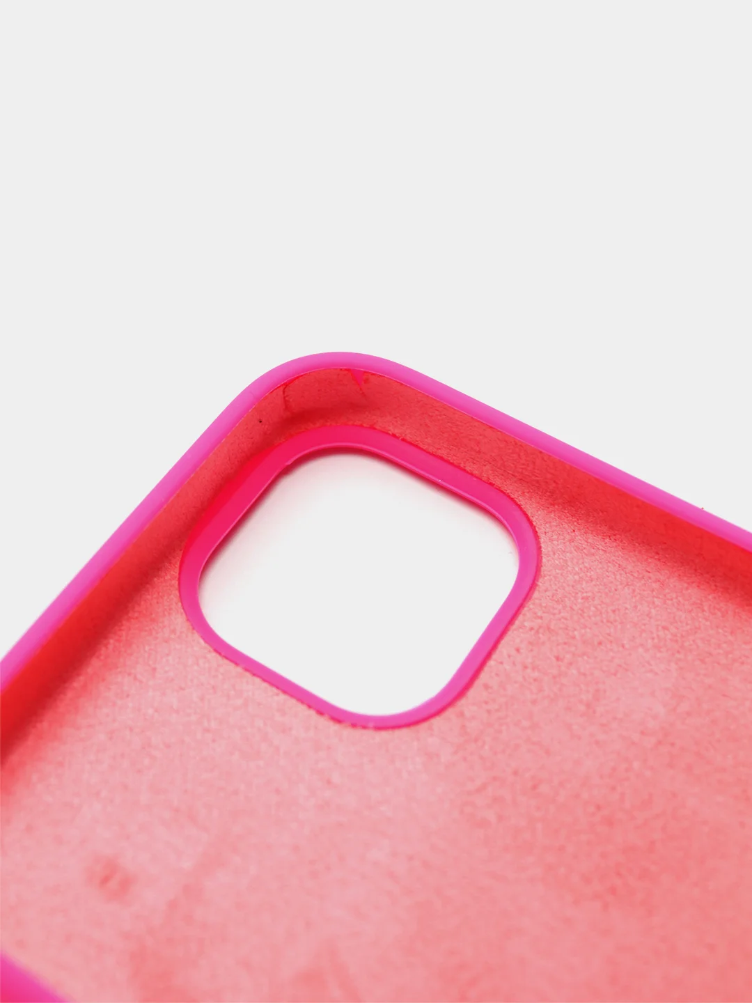 Фуксия чехол Silicone Case для iPhone 13 с закрытым низом