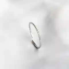 Серебряный тонкое кольцо с фианитом