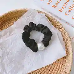 Черный резинка для волос с жемчугом