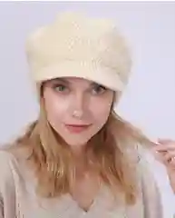Бежевый берет-шапка зимняя женская