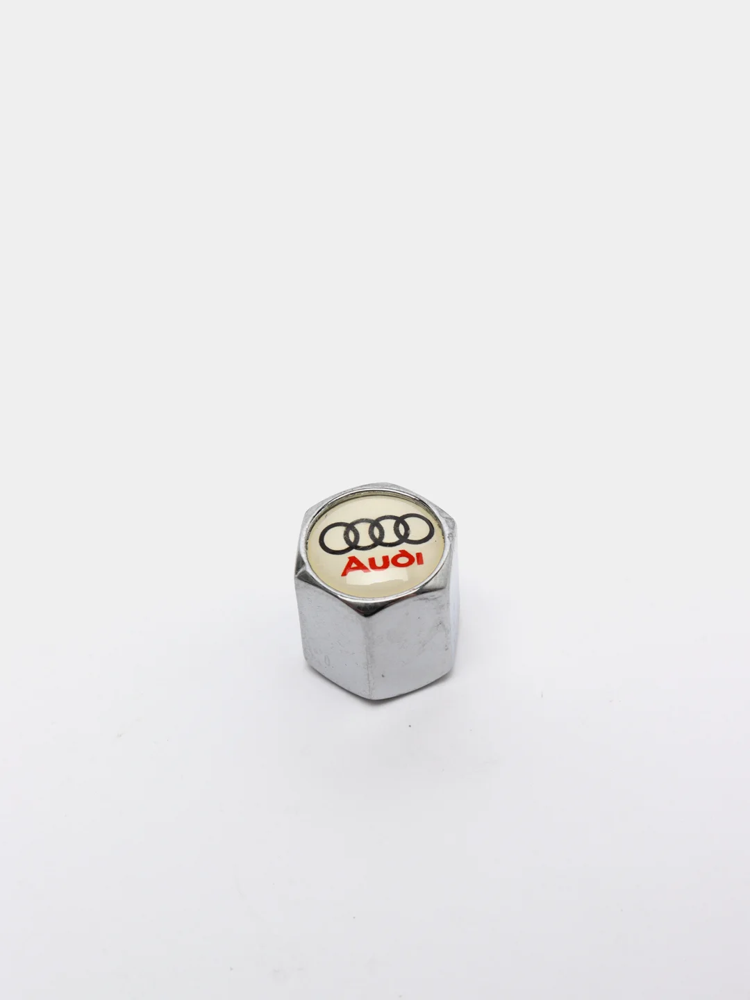 Белый колпачки на ниппель с брелком-ключом с логотипом Audi