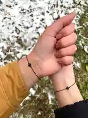 Парные браслеты с чёрным сердцем из гематита