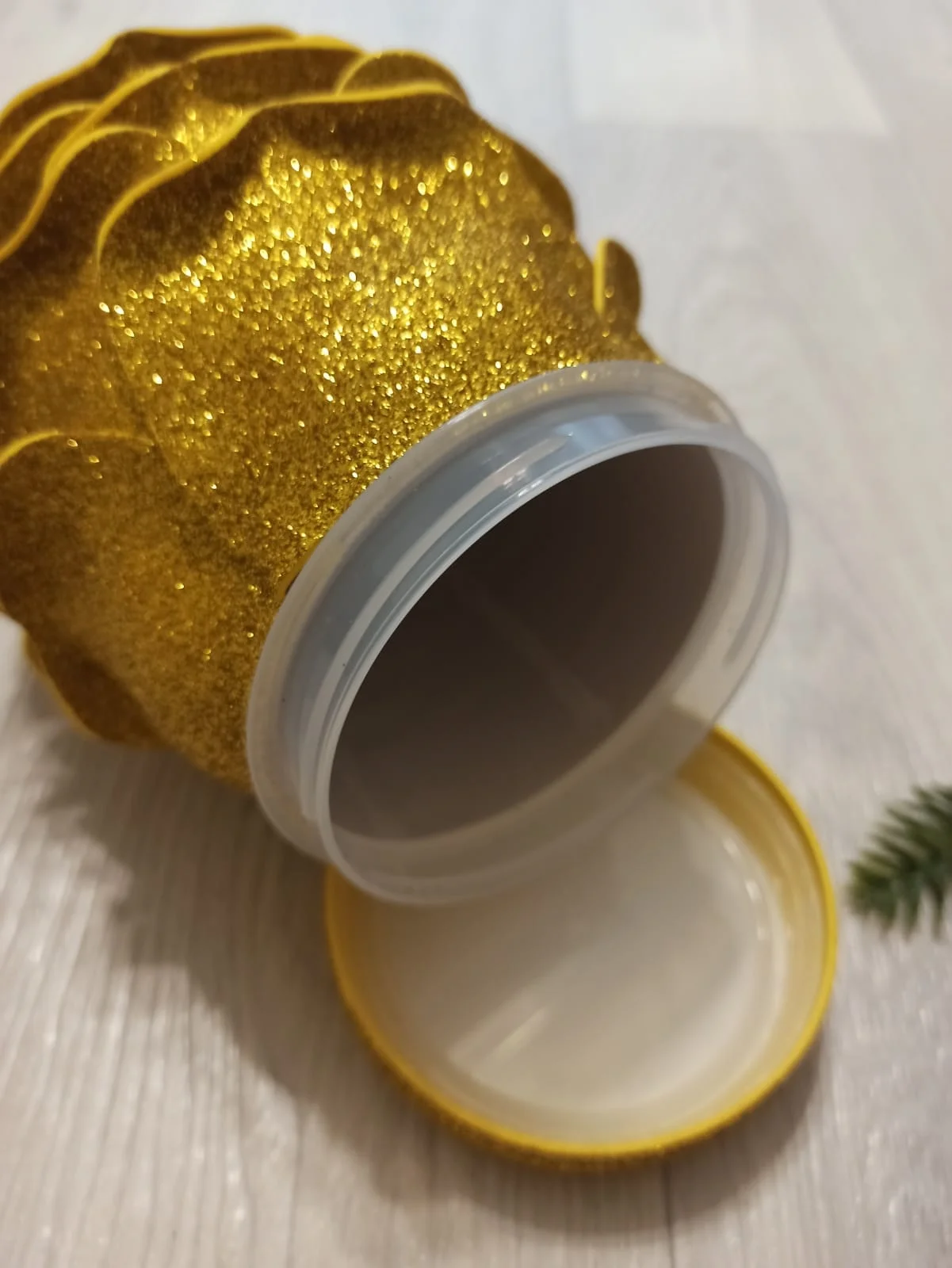 Желтый новогодняя игрушка шишка коробка для конфет для интерьера