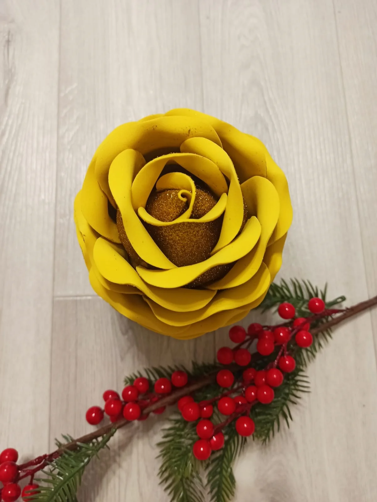 Желтый новогодняя игрушка шишка коробка для конфет для интерьера