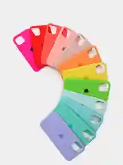 Желтый чехол Silicone Case для iPhone 13 Pro, закрытый низ