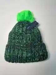 Салатовый шапка унисекс утепленная на флисе с помпоном