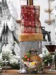 Белый чехол новогодний на бутылку