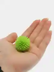 Зеленый мячик для кошек и котов, игольчатый