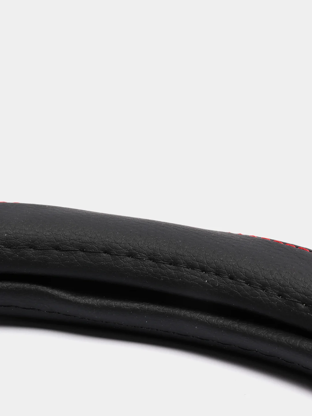 Оплетка на руль "L" d 39 - 40см "AUTOLUXE" черная  отстрочка красная AL 043BL