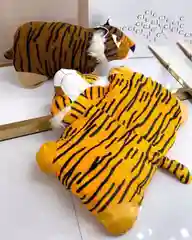 Мягкая игрушка подушка 2 в 1 "Тигр"