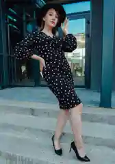 Платье приталенное в розовый горох