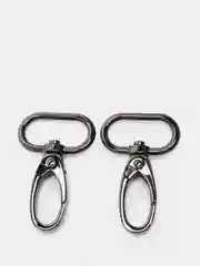 Серебряный карабин металлический для сумки, поворотный шир. 2,5 см. уп. 2 шт