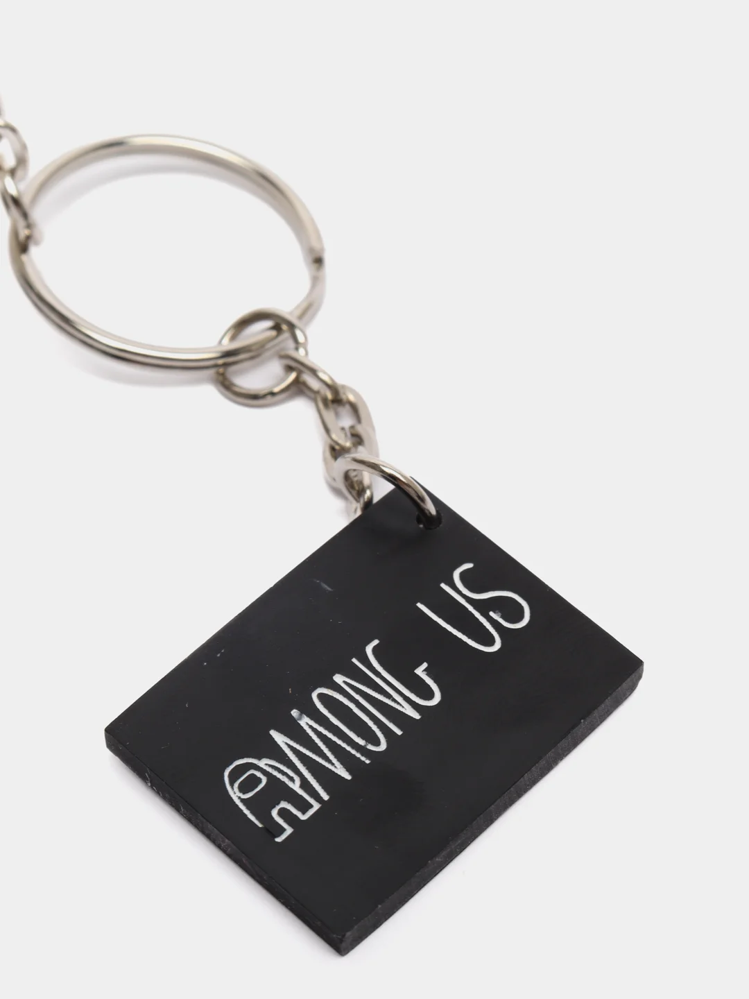 Белый брелок Амонг ас Герой/Among us,фигурный, светится в темноте