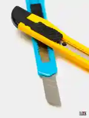 Желтый нож канцелярский