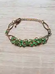 Салатовый браслеты