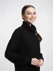 Черный свитер женский