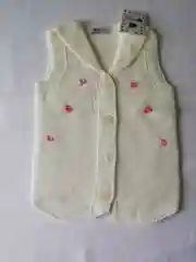 Серый жилет вязаный