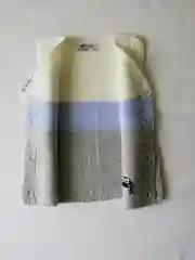 Розовый жилет вязаный