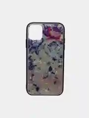 Алый чехол на iPhone 11