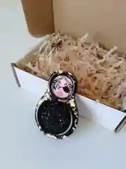 Угольный брошь "Матрешка", ручная работа, в подарочной коробке