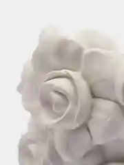 Белый кашпо "Розы"