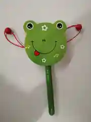 Зелёный хаки игрушечный деревянный барабан