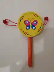 Горчичный игрушечный деревянный барабан