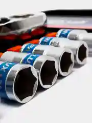Набор торцевых головок Spark от 8 до 32 мм с ключом, 19 предметов