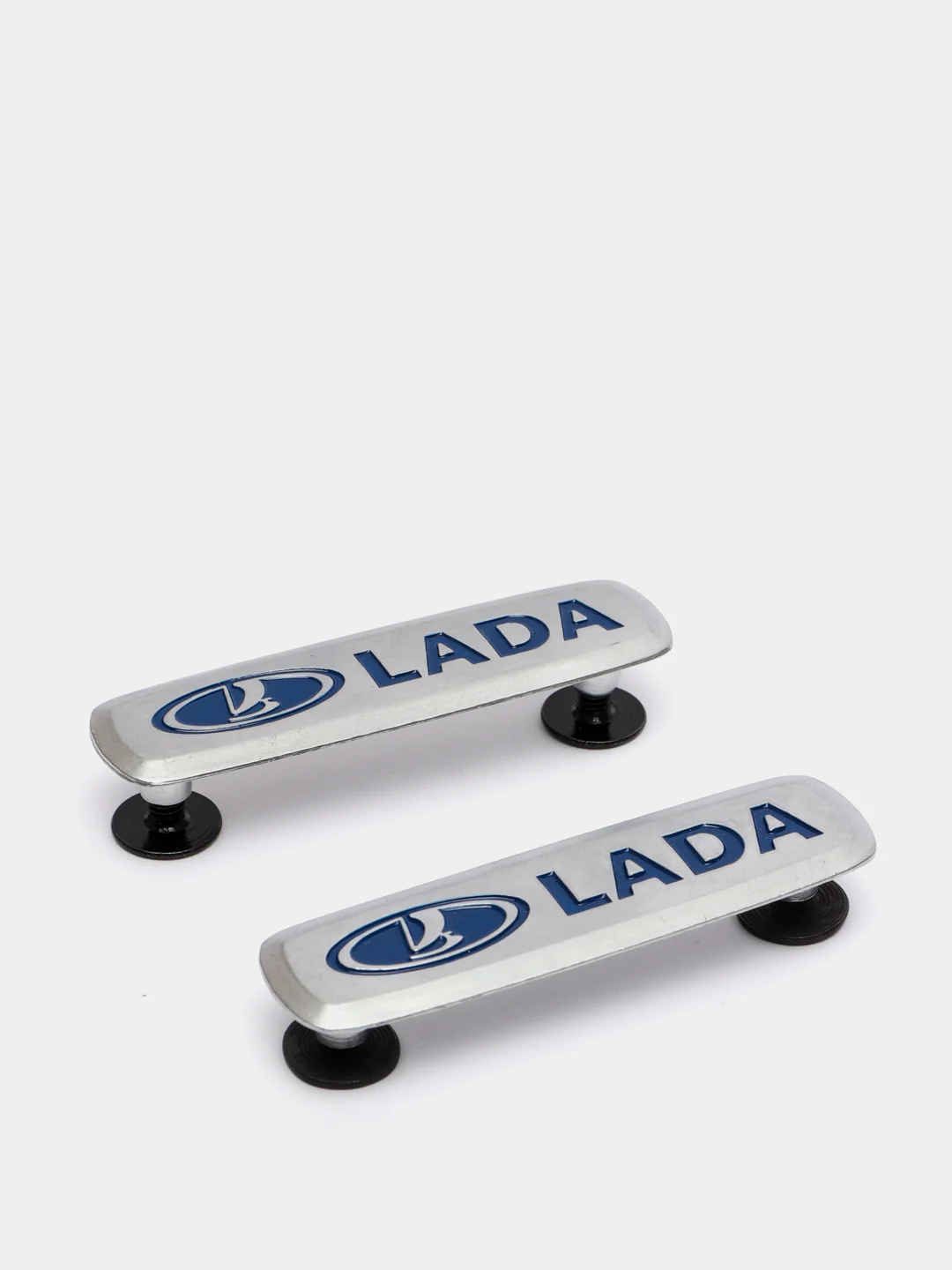 Комплект шильдиков металлических с эмблемой авто "LADA" и  4 винтовыми креплениями (Пара)