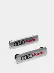 Комплект шильдиков металлических с эмблемой авто "AUDI" и 4 винтовыми креплениями (Пара)