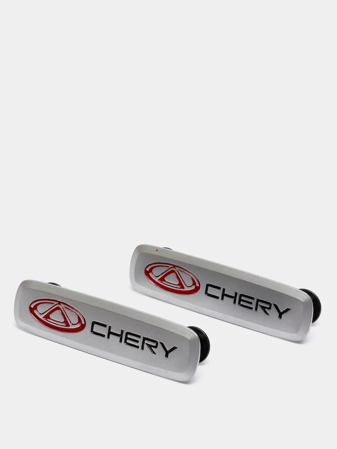 Комплект шильдиков металлических с эмблемой авто "CHERY" и 4 винтовыми креплениями (Пара)