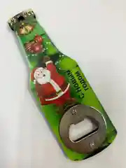 Зеленый магнит-открывашка подарочный