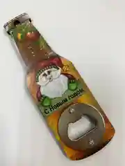 Золотой магнит-открывашка подарочный