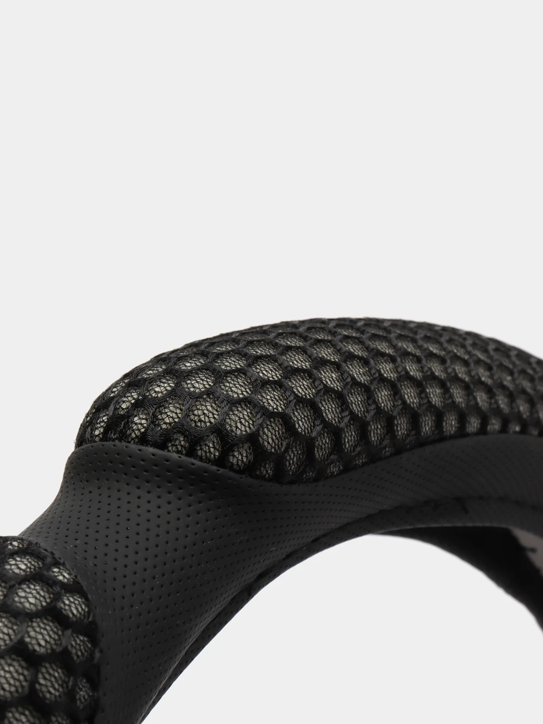 Оплетка на руль (чехол на руль) SKYWAY Sponge snood 6 подушечек M Черная экокожа S01102240