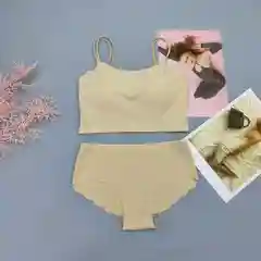Комплект бесшовного нижнего белья, топ и трусы