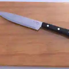 Черный нож средний, белая и черная ручка, 23.5 см