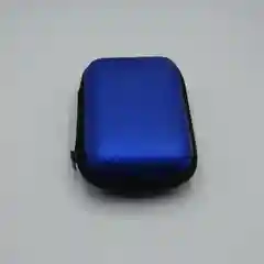 Синий футляр прямоугольный для хранения зарядки и наушников