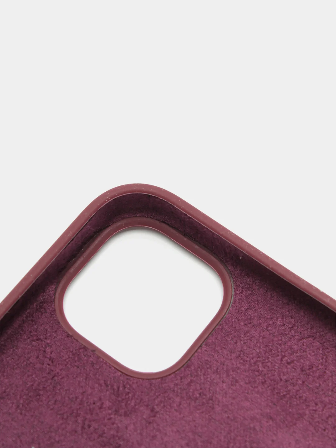 Тёмно-бордовый чехол Silicone Case для iPhone 13 с закрытым низом