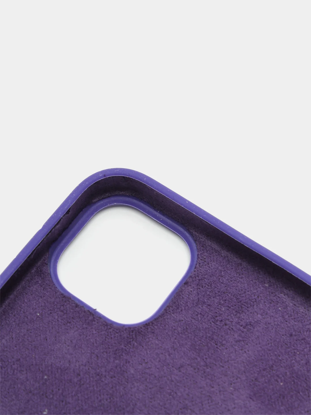 Фиолетовый чехол Silicone Case для iPhone 13 с закрытым низом
