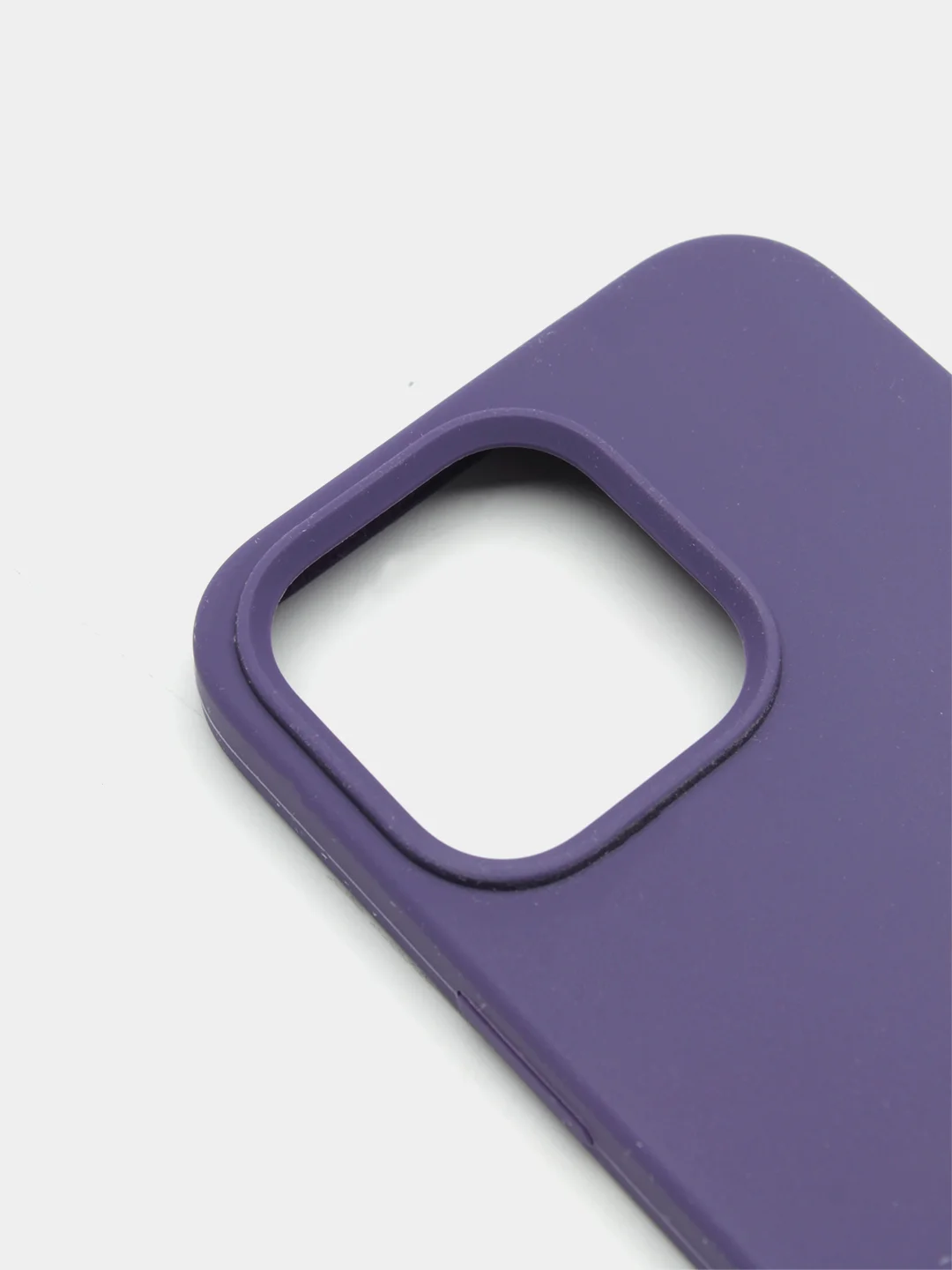 Фиолетовый чехол Silicone Case для iPhone 13 Pro с закрытым низом