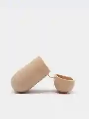Бежевый чехол для наушников Airpods 2